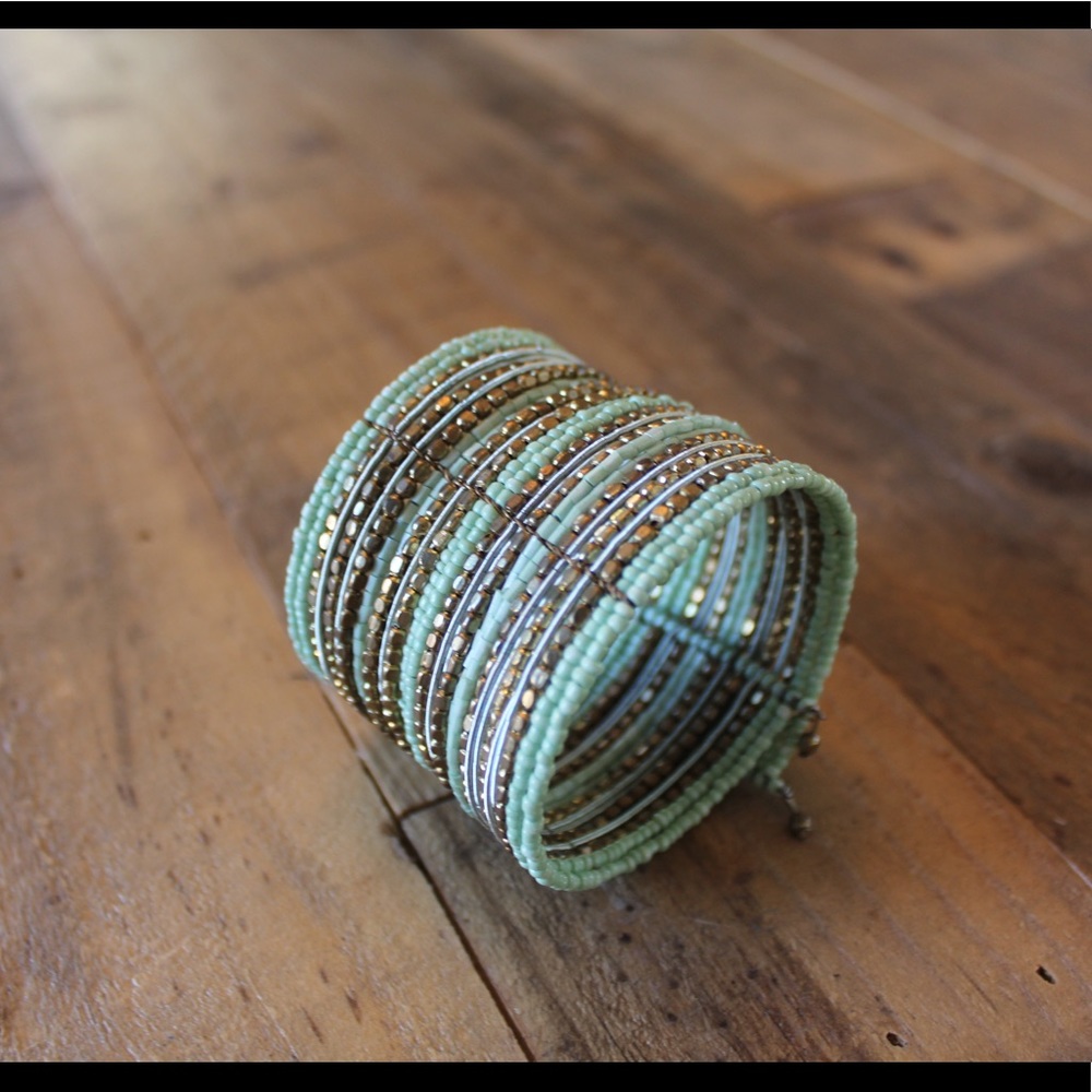 FREE BEAD BRACELET WITH BUNDLE